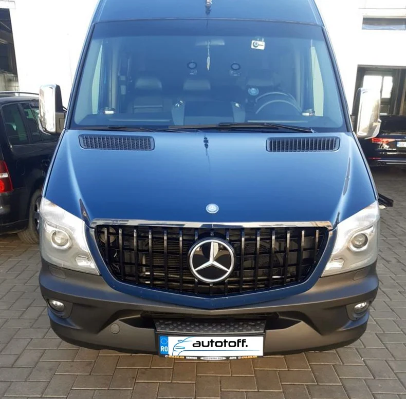 Grila compatibila cu Mercedes Sprinter W906 Facelift (14-17) model Panamericana Negru lucios