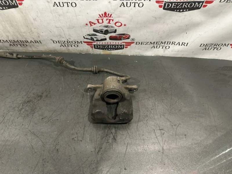 Etrier frana fata dreapta 410012354R Renault Megane IV Grandtour (K9A/M/N) 1.6 16V 115 cai