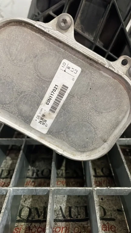 Carcasa filtru ulei cu racitor VW Jetta Mk6 (AV3) 2.0 TDI 150cp cod: 03N117021