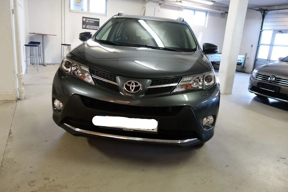 Oferta de a dona un vehicul Toyota RAV4 2013