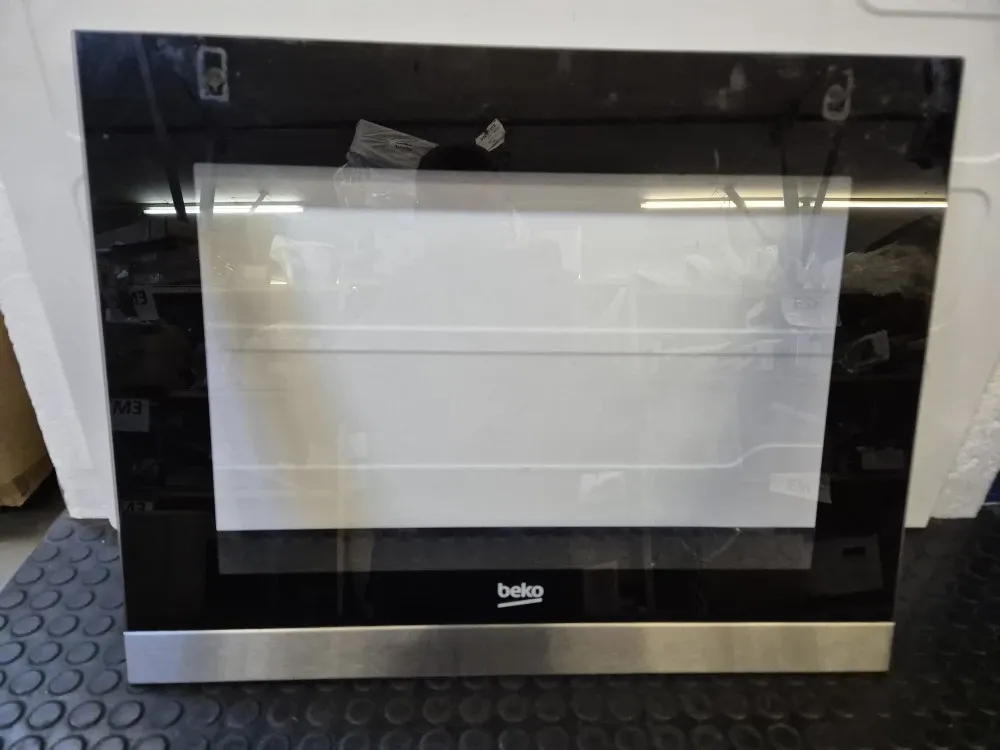 Geam exterior cuptor incorporabil Beko 59 x 46 cm seriile BIM si BIE 210442643 in stare buna / B1