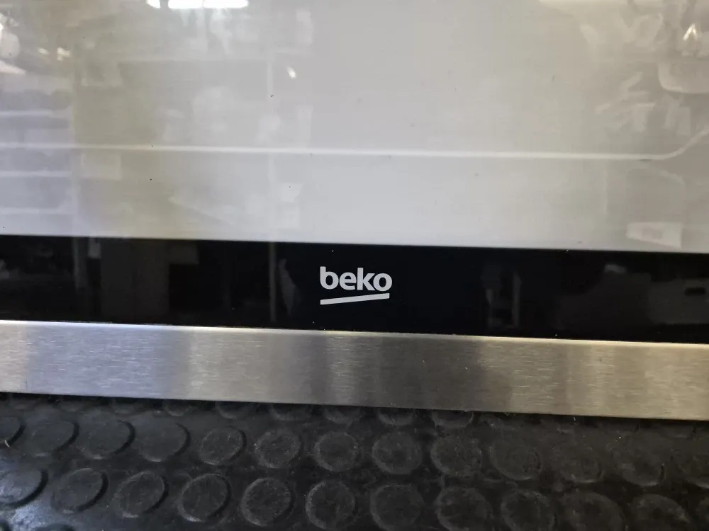 Geam exterior cuptor incorporabil Beko 59 x 46 cm seriile BIM si BIE 210442643 in stare buna / B1