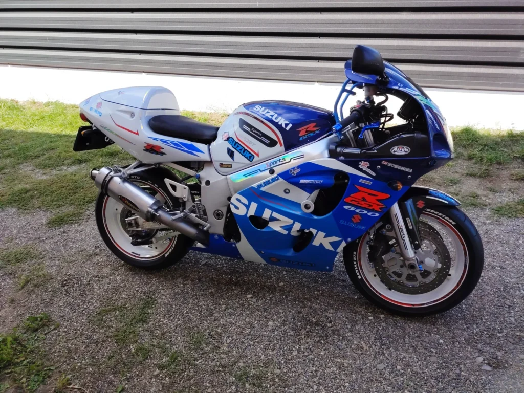 SUZUKI GSXR 600 ! ca NOU