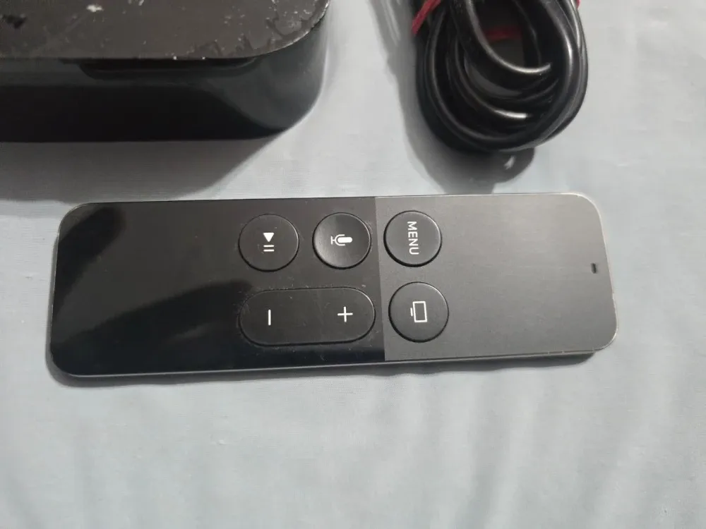 Mediaplayer original Apple TV HD Generatia 4 Model A1625 32GB, 1080p HD