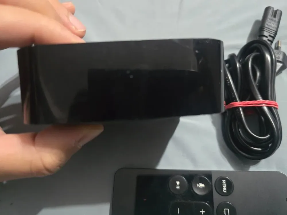 Mediaplayer original Apple TV HD Generatia 4 Model A1625 32GB, 1080p HD
