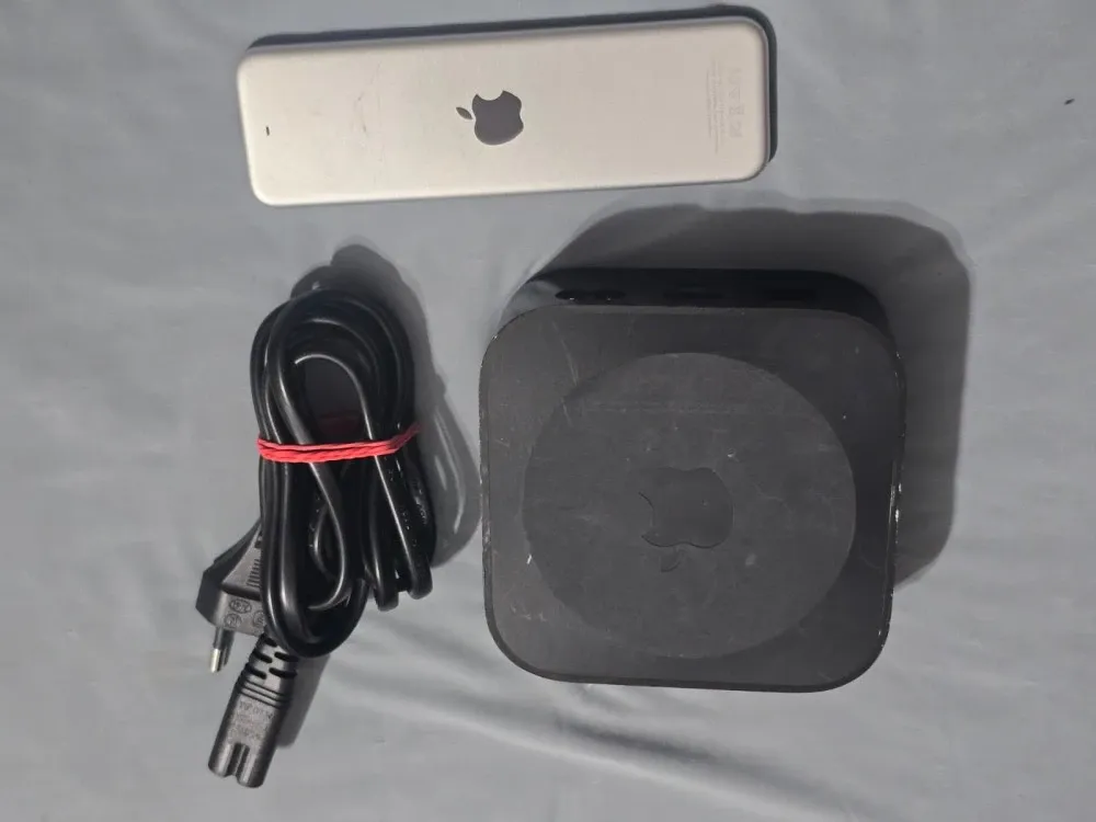 Mediaplayer original Apple TV HD Generatia 4 Model A1625 32GB, 1080p HD
