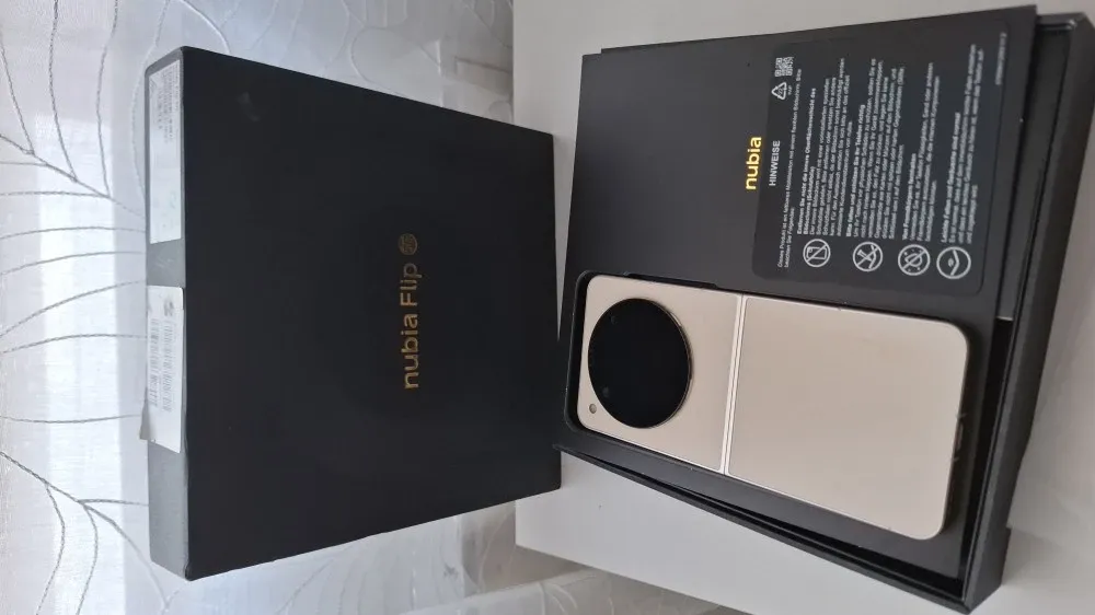 Telefonul pliabil Nubia Flip ,încă in garantie!