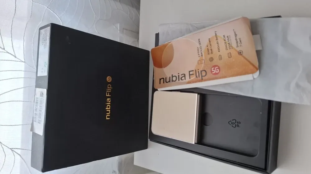 Telefonul pliabil Nubia Flip ,încă in garantie!